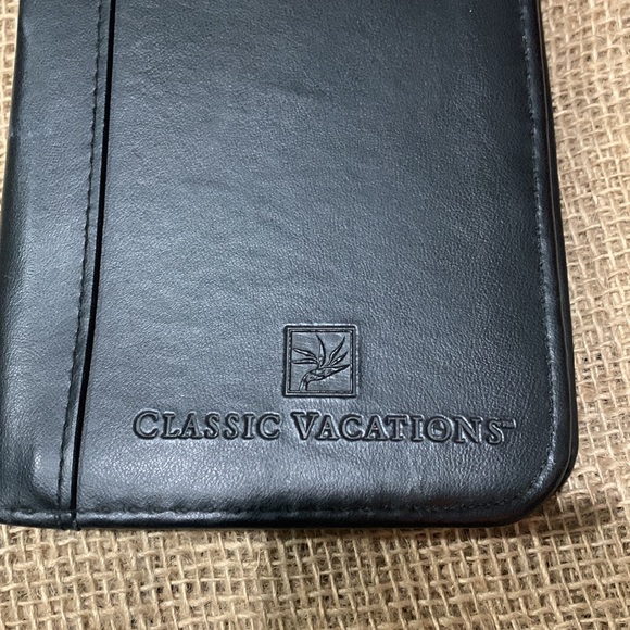 Virtuoso  Classic  Vacation Wallet  Whit Pen - Picture 6 of 8